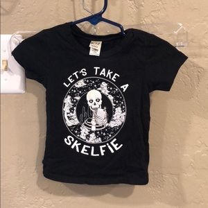 Let’s take a skelfie tee